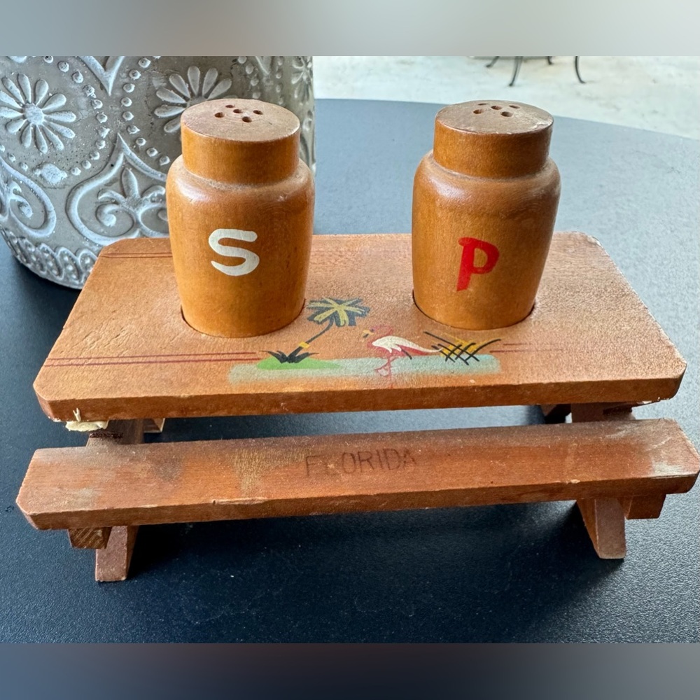 Vintage Wooden Picnic Table Salt & Pepper Shakers Flamingo Florida Collectible